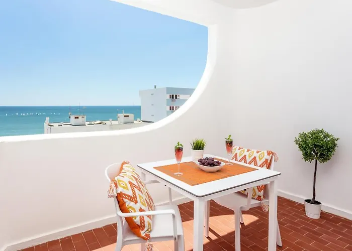 Dom wakacyjny Modern Ocean View 2 Min Walk To Quarteira